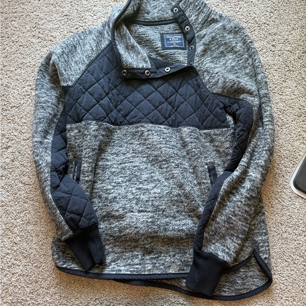 Abercrombie & Fitch Black Quilted Sweater
